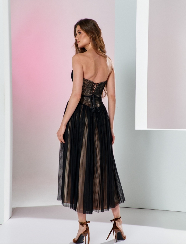 The model of the evening dress 1017b