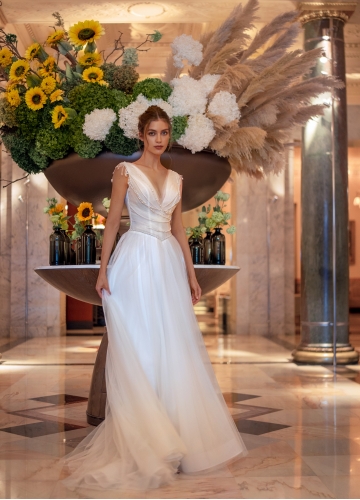 The model of the dress 17002