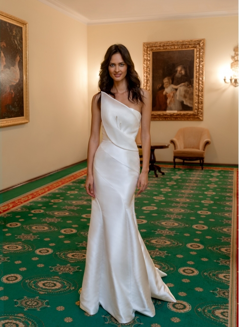 The model of the dress 17028